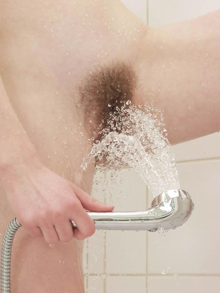 18P Amateur teen washes her hairy bush in the shower
