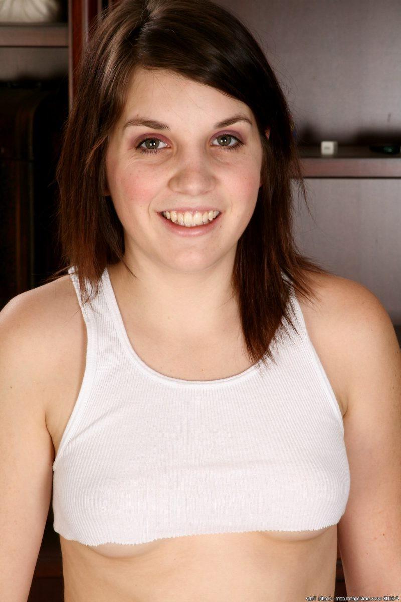 15P Cute Amateur Teen Sandra Working Out Naked