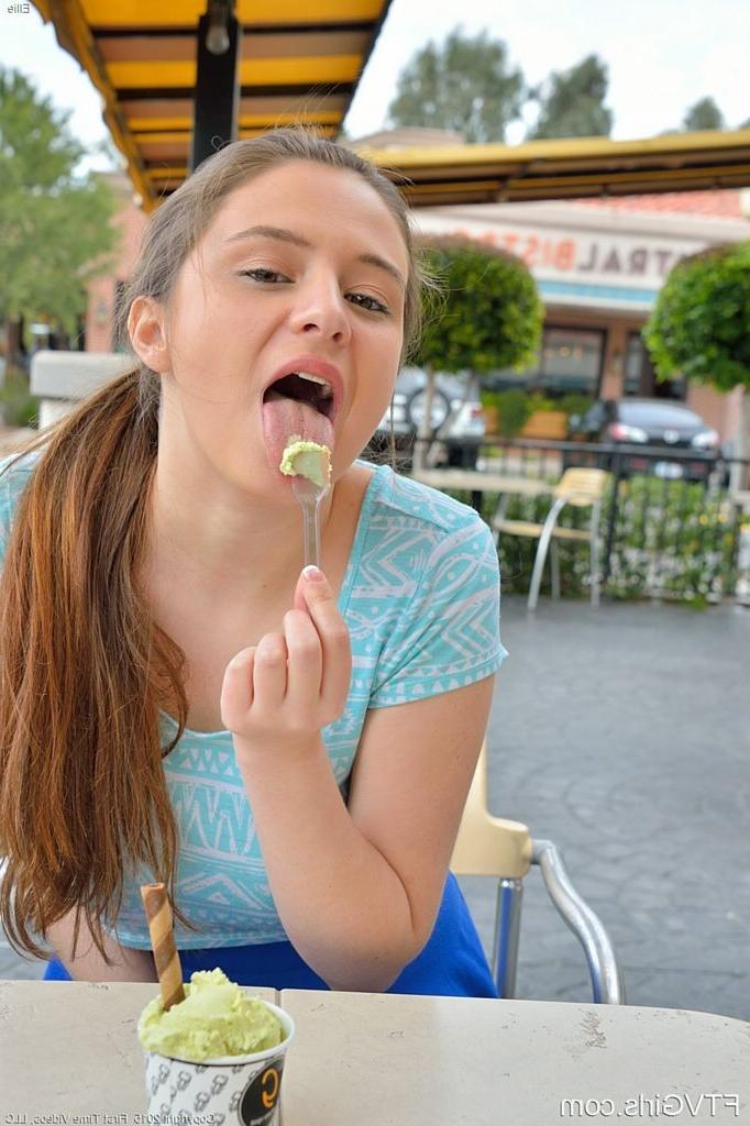15P Cute Teen Flasher