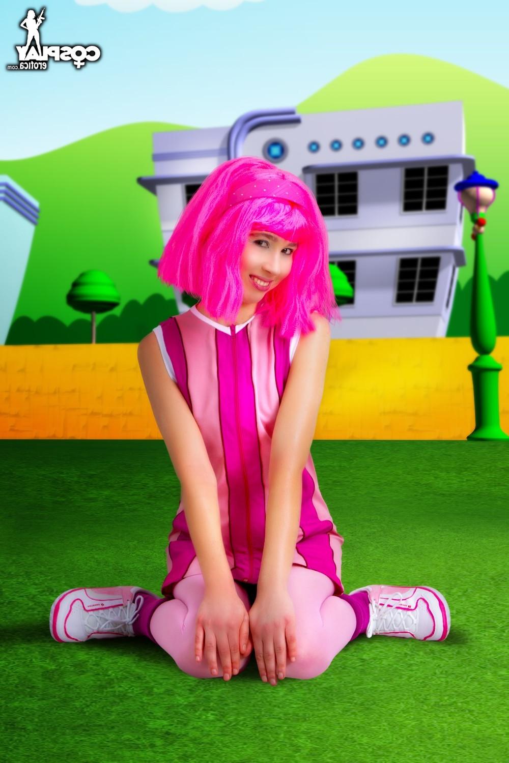 12P Lazytown cosplay