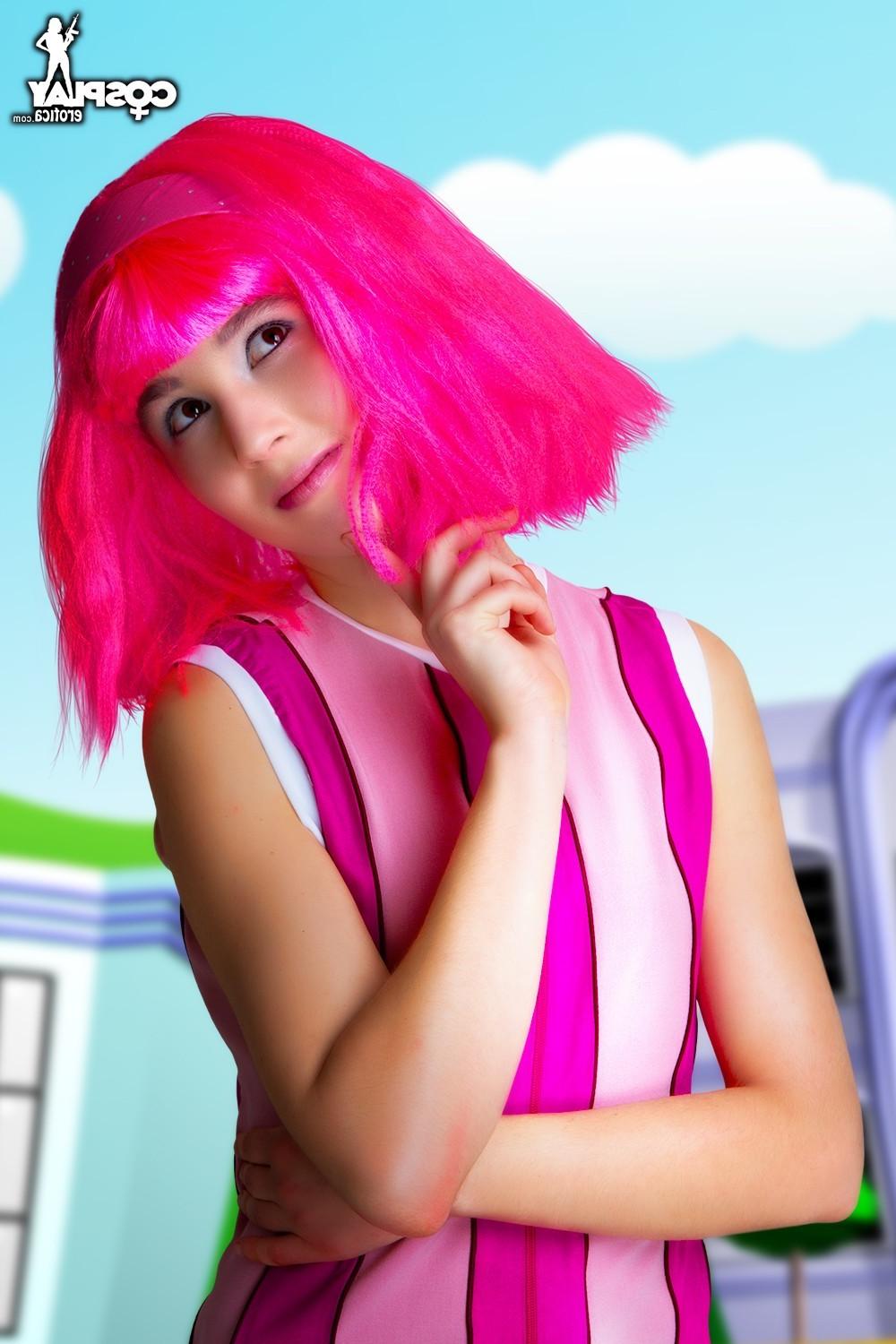 12P Lazytown cosplay