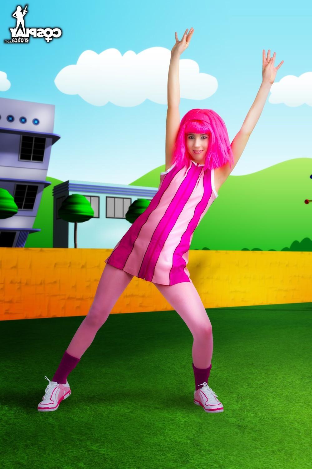 12P Lazytown cosplay