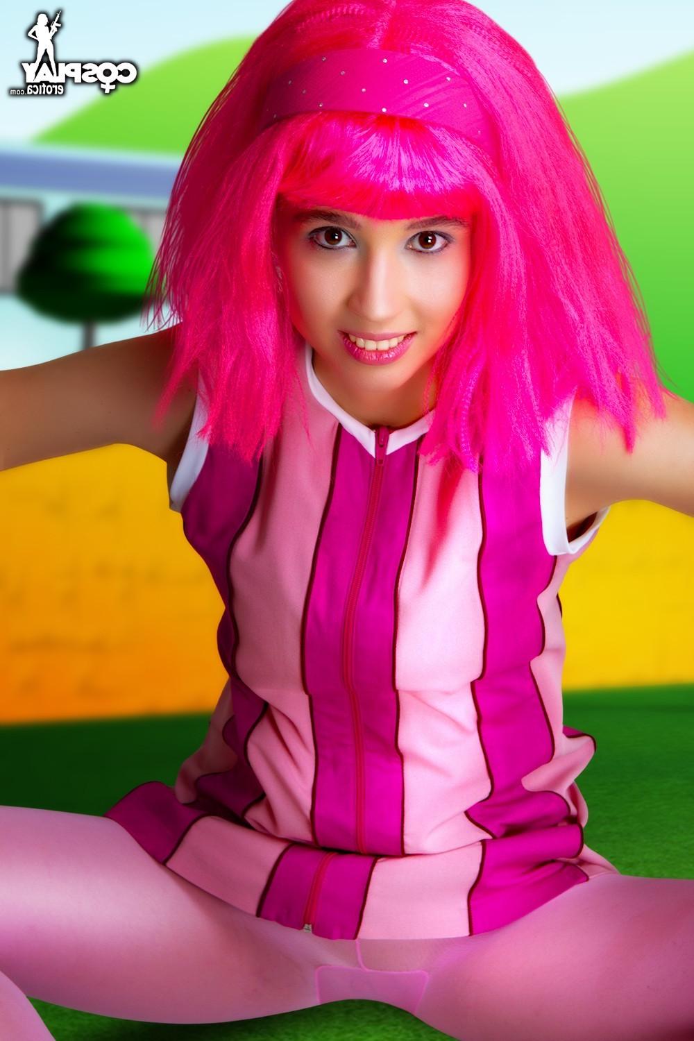 12P Lazytown cosplay