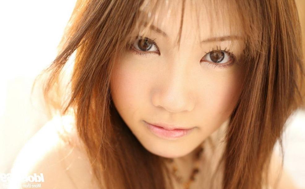 15P Japanese idol Reika Shina shows her tits and pussy
