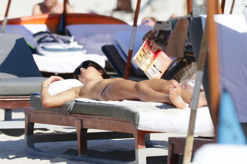14P Celebrity Topless