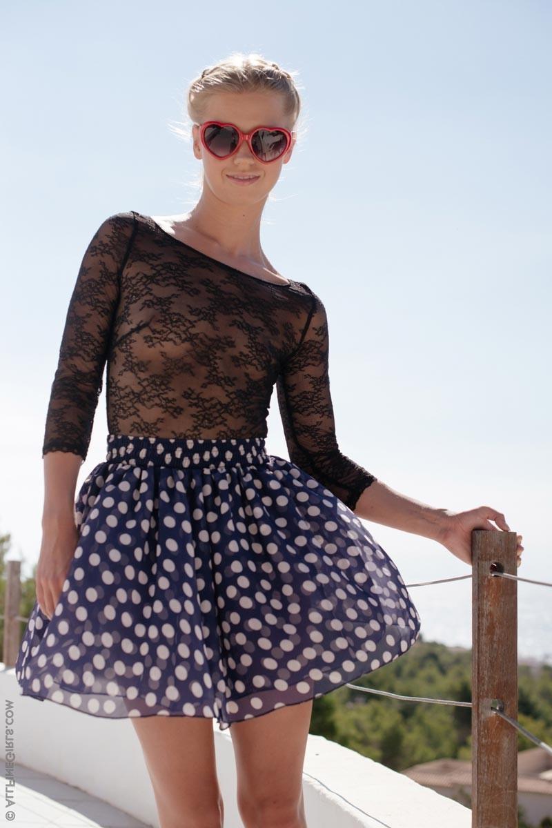12P Cute slim blonde with sunglasses