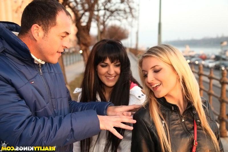 16P Gorgeous Jemma Valentine and Bella Beretta in a wild fourway orgy