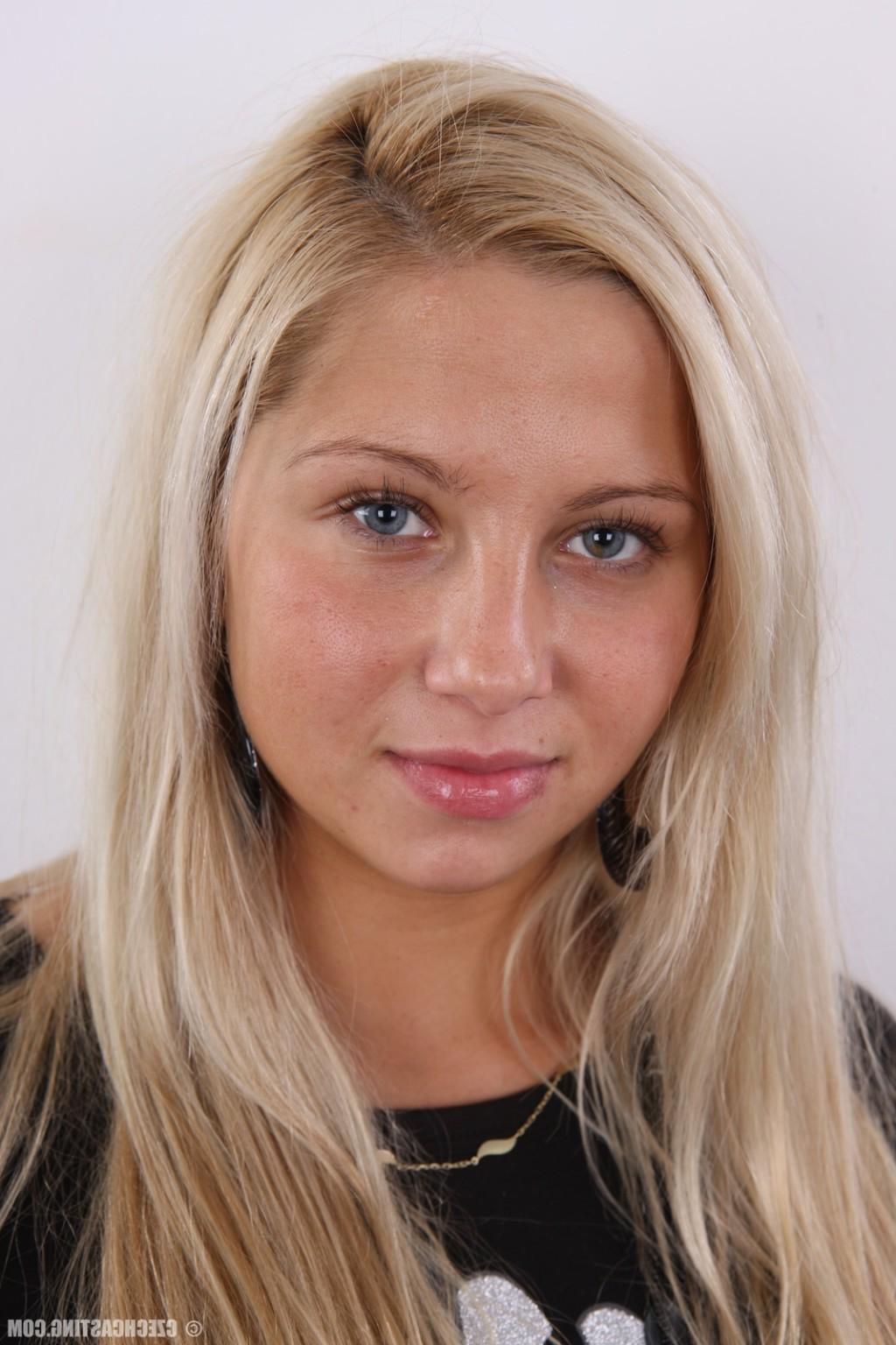 17P Blonde amateur teen poses for photo camera