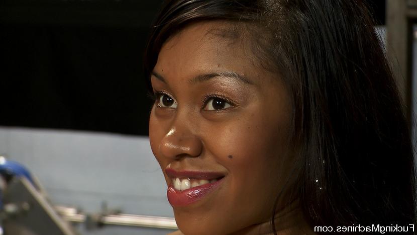 15P Yasmine de Leon black babe gets nailed by fucking machine