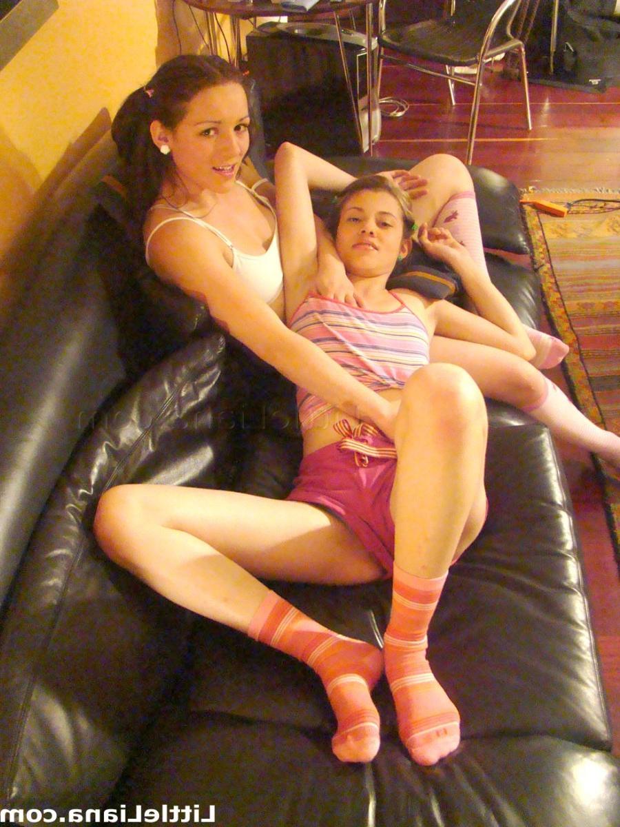 16P Amateur teen girls drop panties and play with candy floss