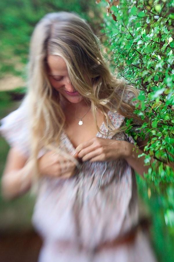 15P All Natural Girl Flaunts Her Perfect Body Outdoors