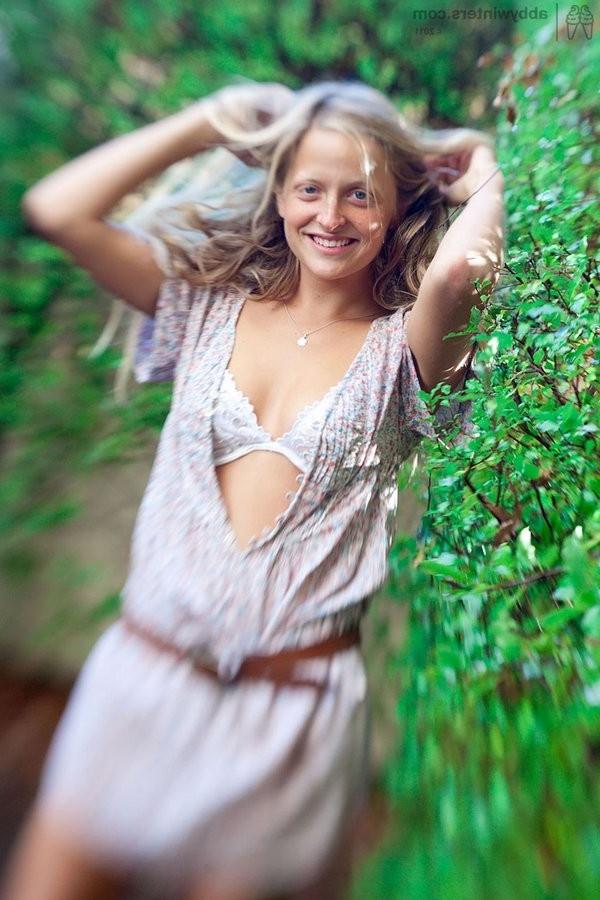 15P All Natural Girl Flaunts Her Perfect Body Outdoors
