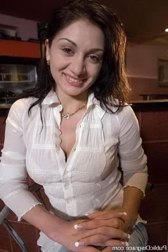 15P Naughty babe gets her bondage experience and fucked outside