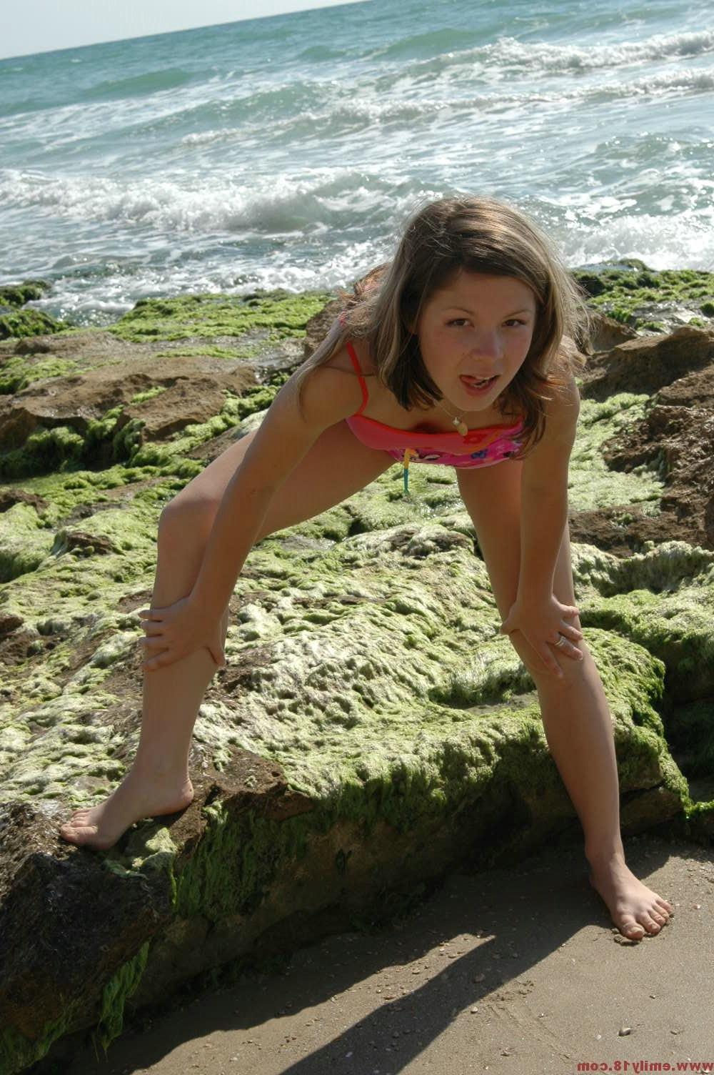 16P Amateur teen girl at beach