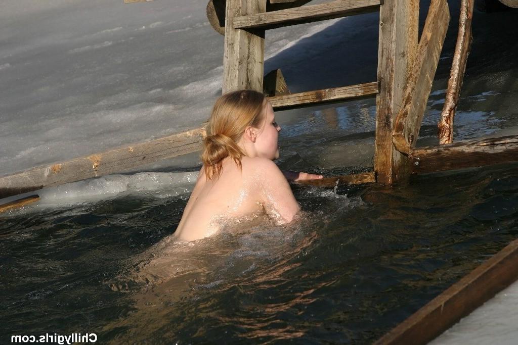 20P Ice hole swimming naked