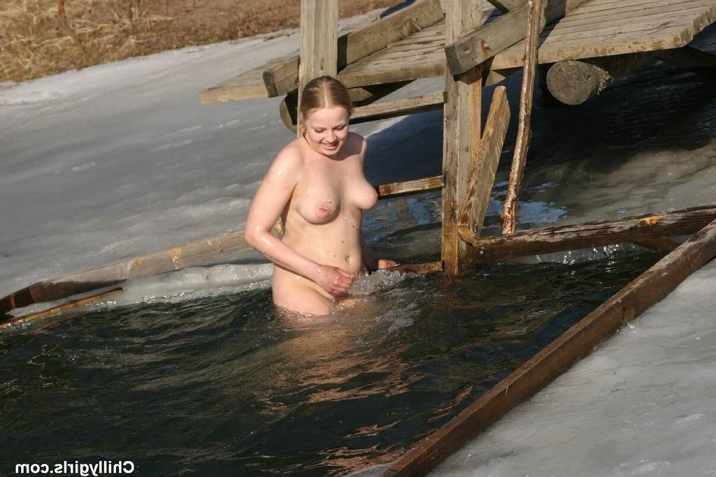 20P Ice hole swimming naked