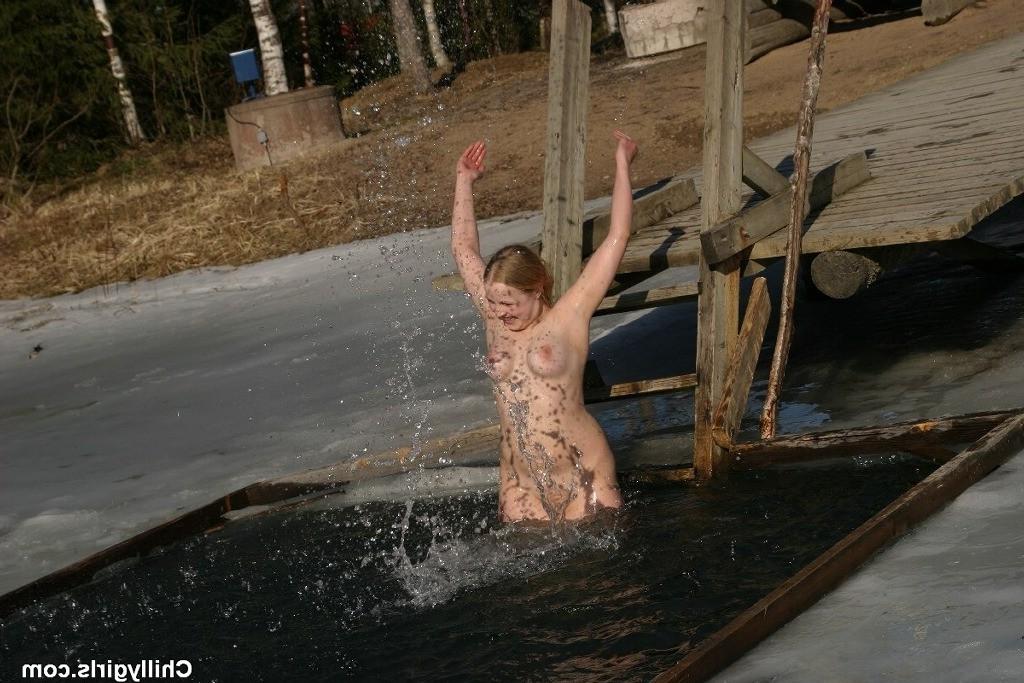 20P Ice hole swimming naked