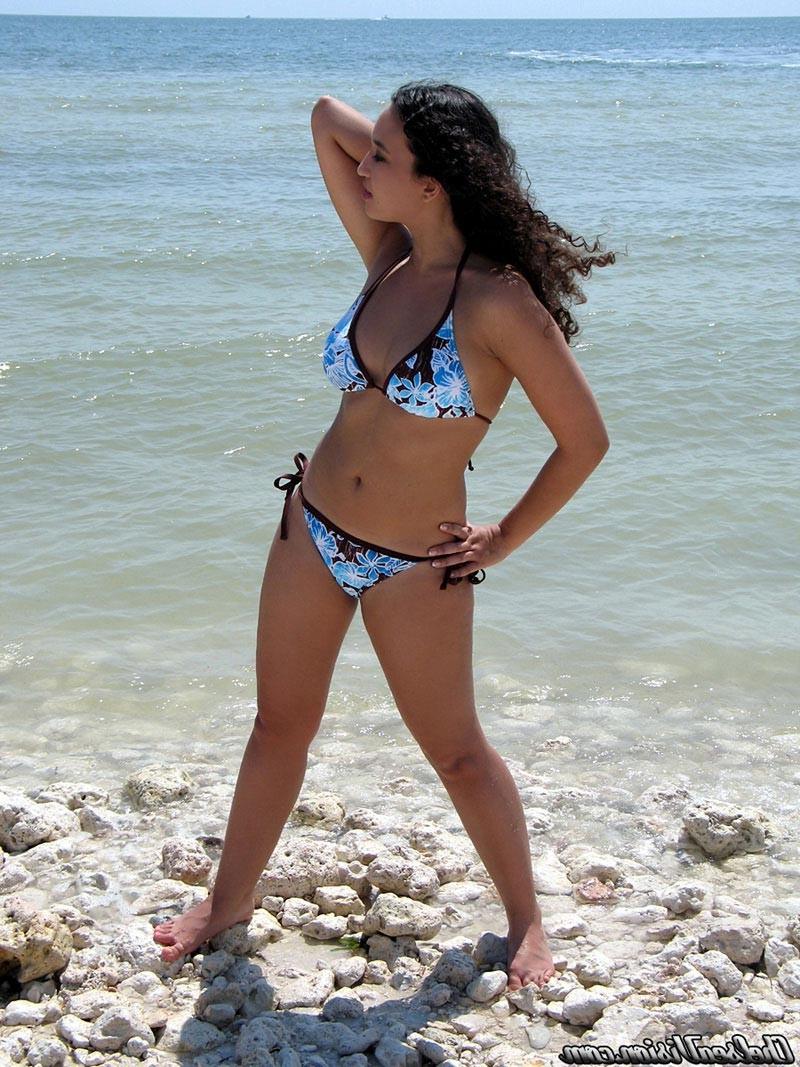 16P Busty frizzy hair teen bikini girl at the beach
