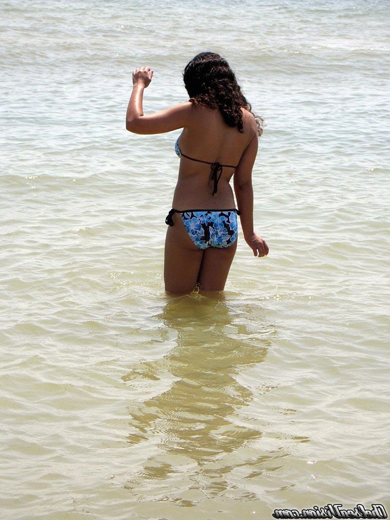 16P Busty frizzy hair teen bikini girl at the beach
