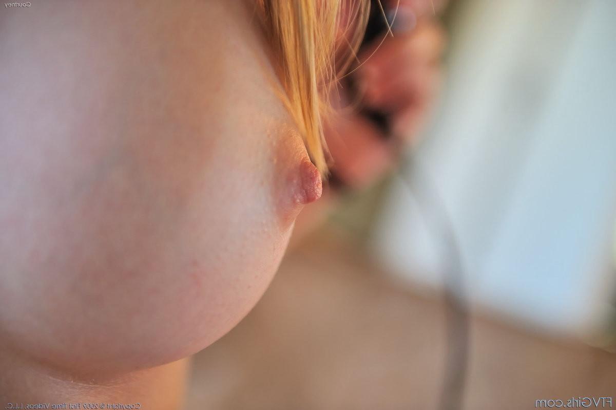 15P Amateur teen posing naked