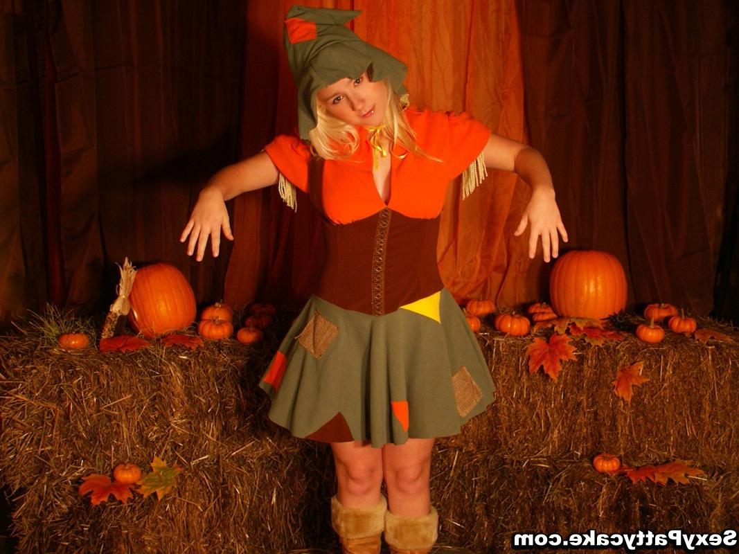 16P Big boob blonde teen in costume