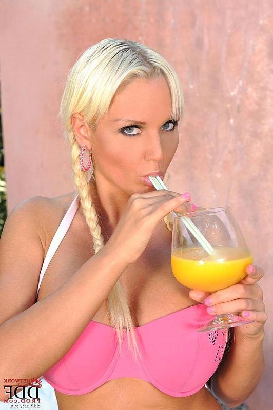 16P Busty Jordan Pryce spreads pussy and masturbates with pink vibrator