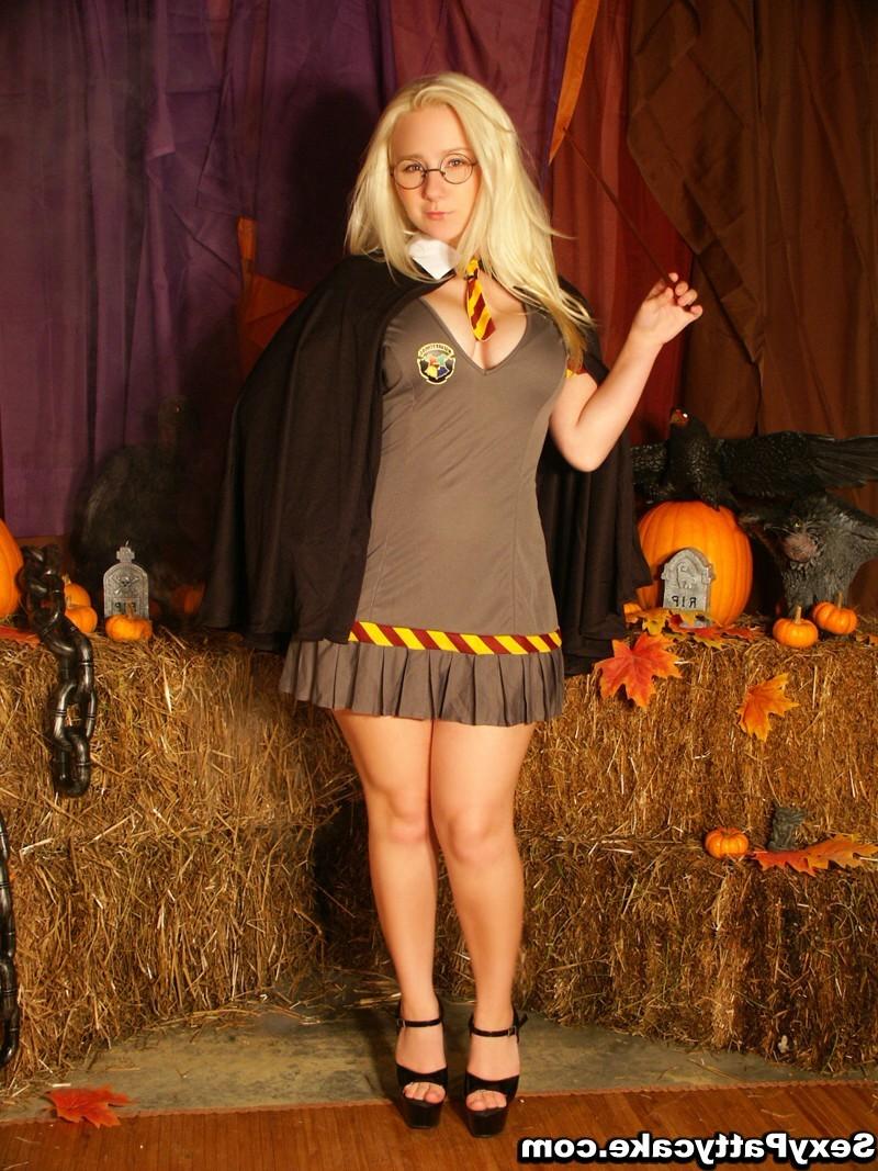 16P Big boob blonde teen girl in glasses plays dressup