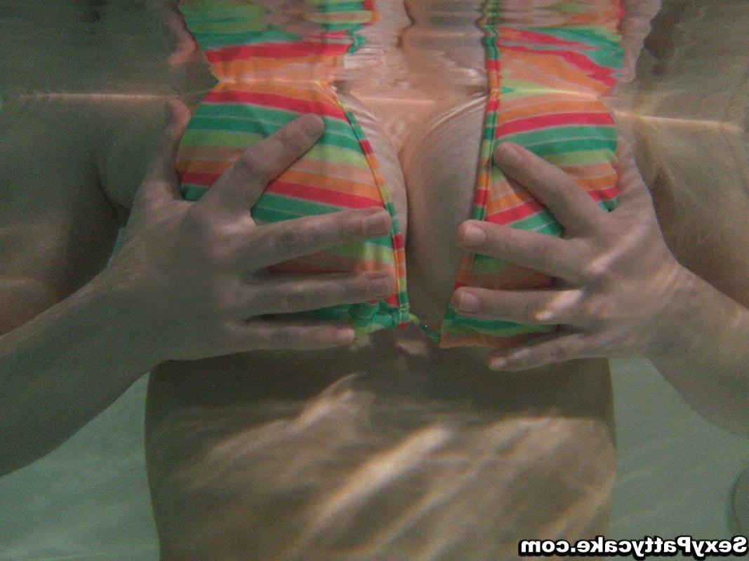 16P Big boob blonde teen girl in bikini