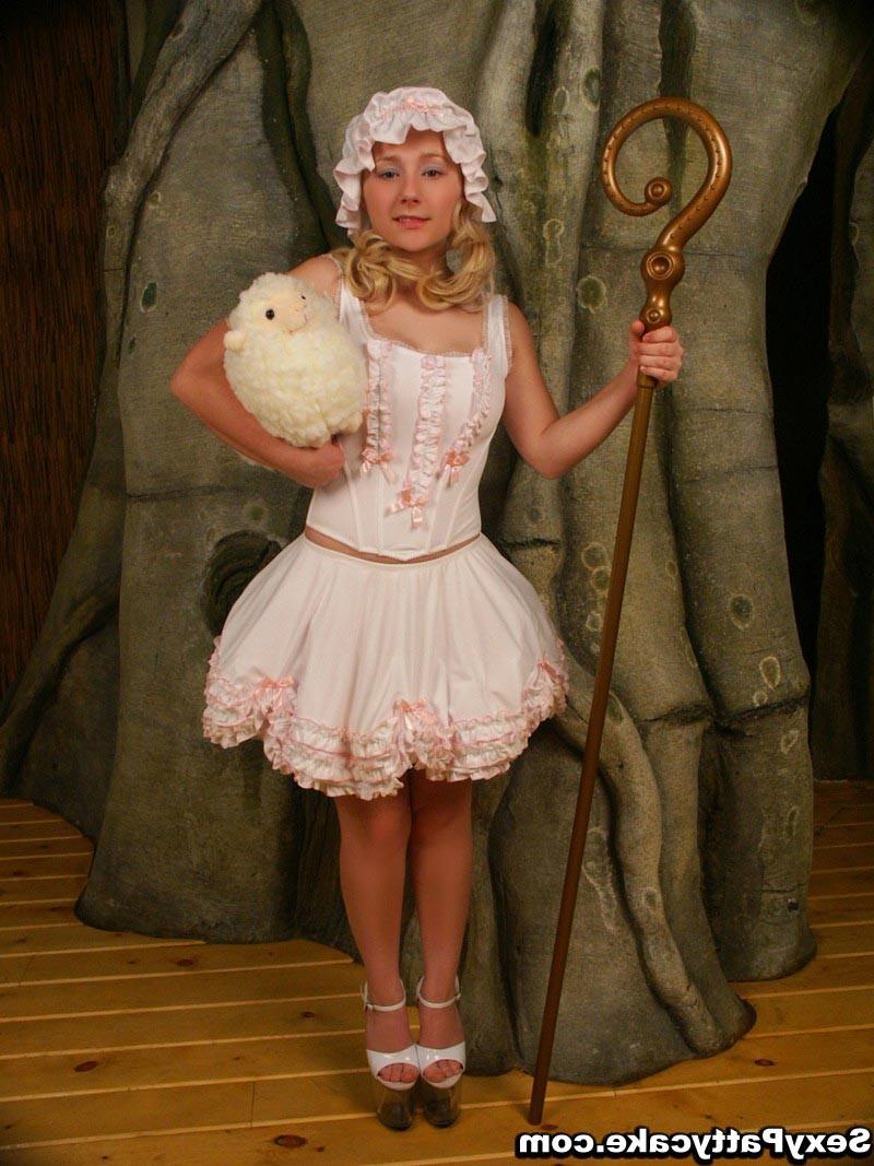 15P Big boob blonde teen girl in short dress