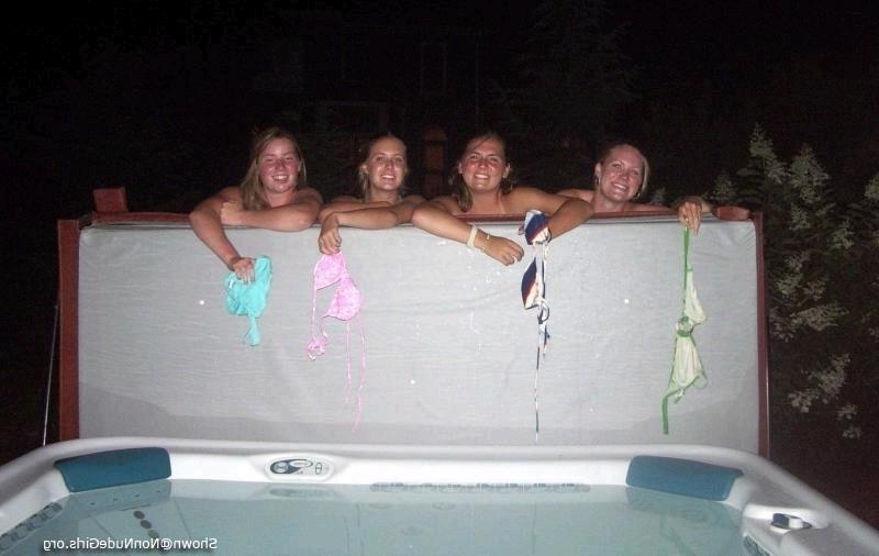 20P Amateur teen girls in hottub