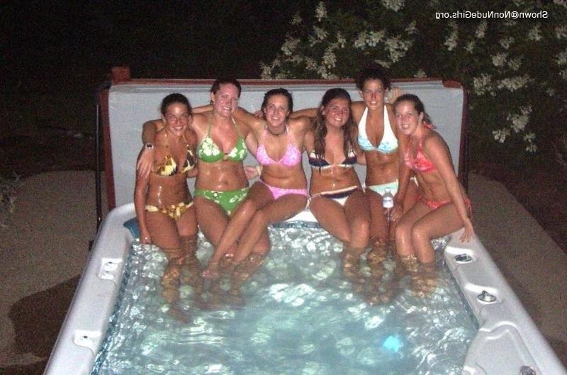 20P Amateur teen girls in hottub