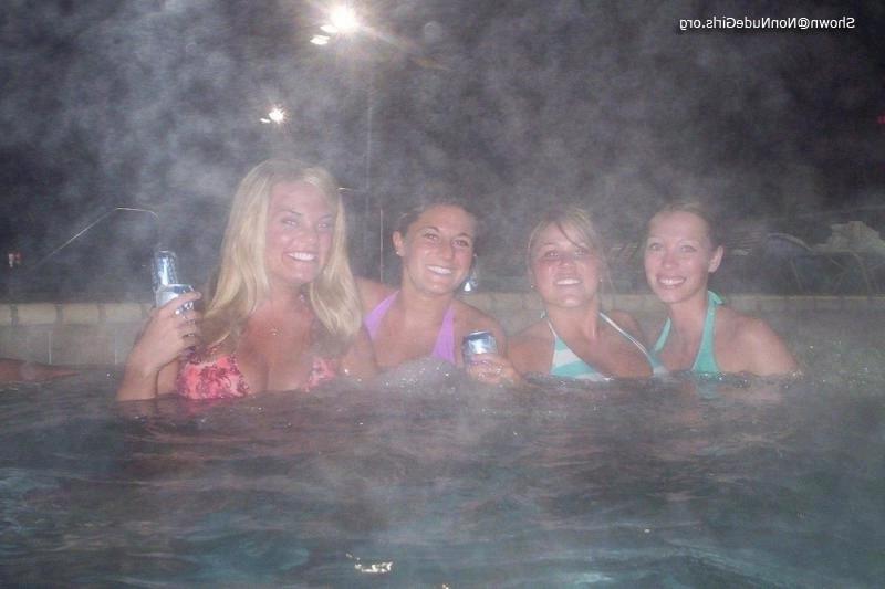 20P Amateur teen girls in hottub
