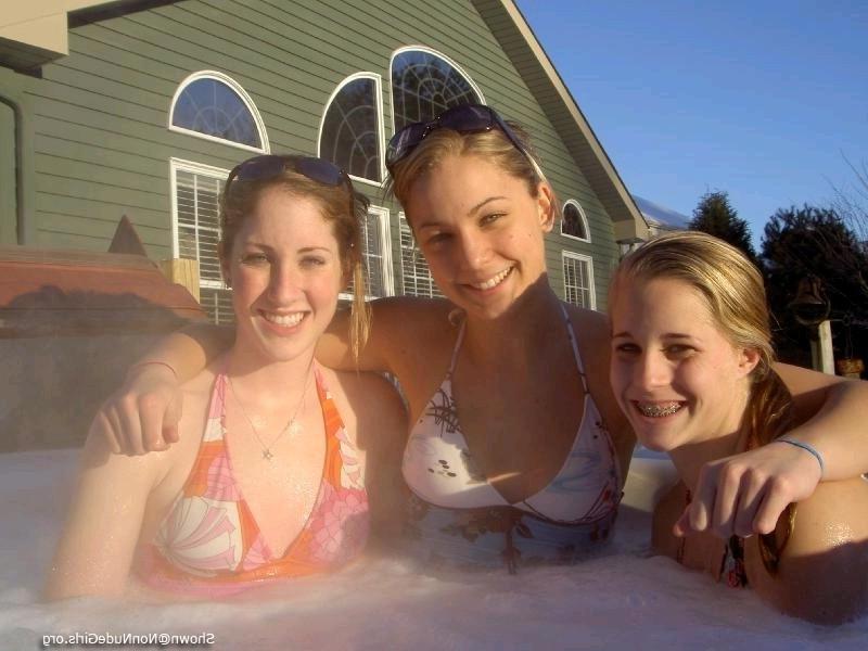 20P Amateur teen girls in hottub