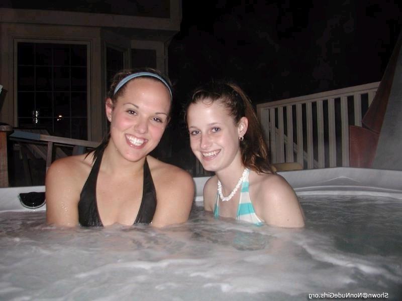 20P Amateur teen girls in hottub