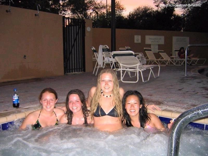 20P Amateur teen girls in hottub
