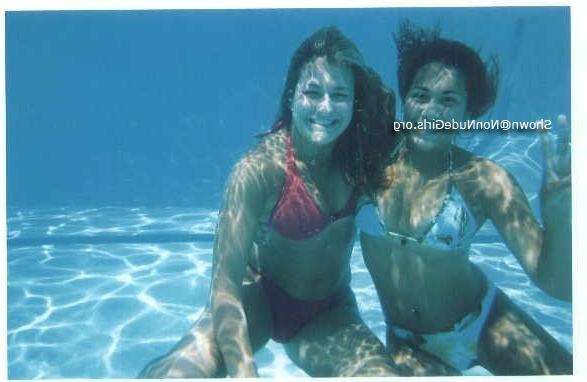 20P Amateur teen girls underwater pics