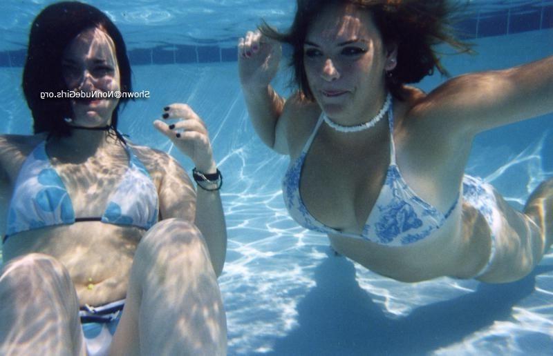 20P Amateur teen girls underwater pics