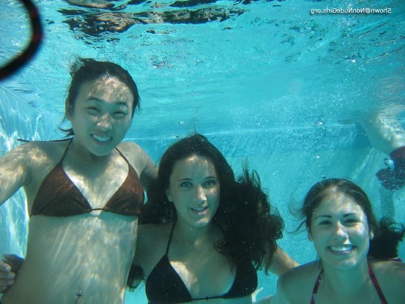 20P Amateur teen girls underwater pics