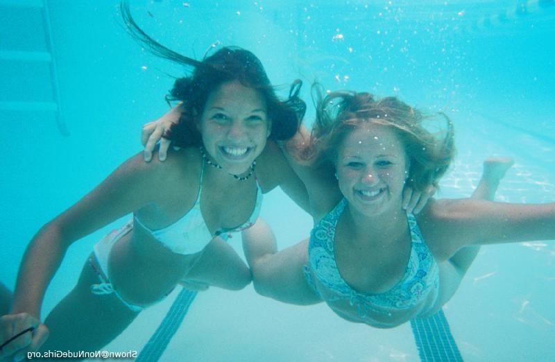 20P Amateur teen girls underwater pics