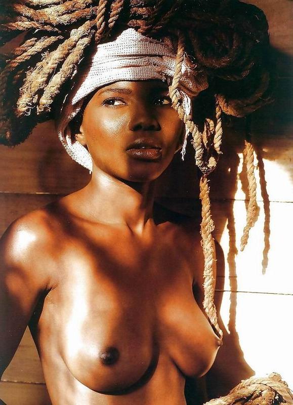 15P hot ebony models showing off their goodies