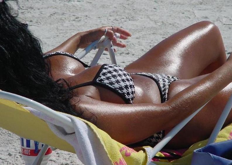 15P Amateur blonde babe stripping down and posing fully naked