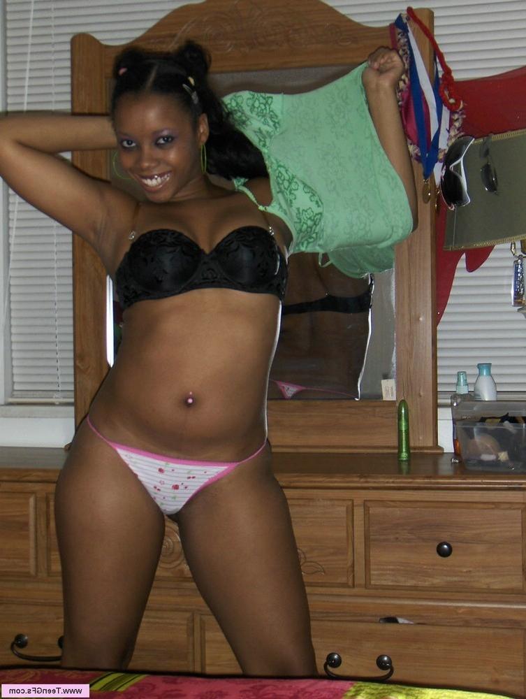 16P Nice ass black amateur teen has fun with a dildo