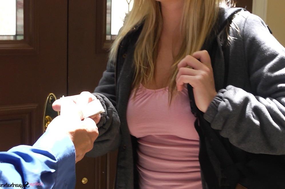 16P Superhot blonde coed with nice tits fucking for cash