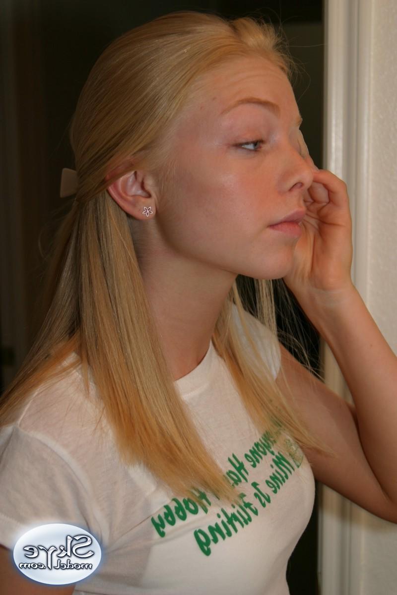 16P Blonde amateur teen putting on makeup