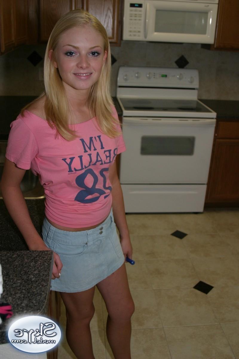 16P Blonde amateur teen eating ice cream
