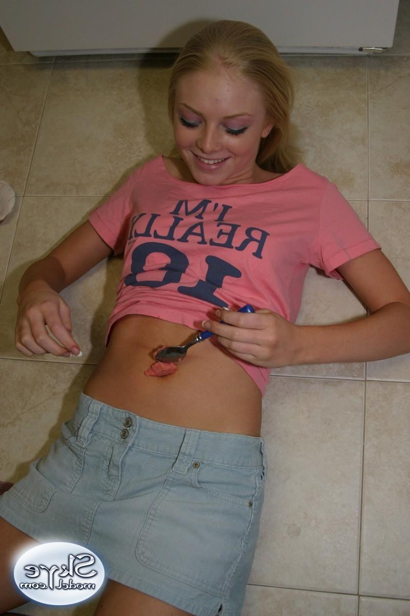 16P Blonde amateur teen eating ice cream