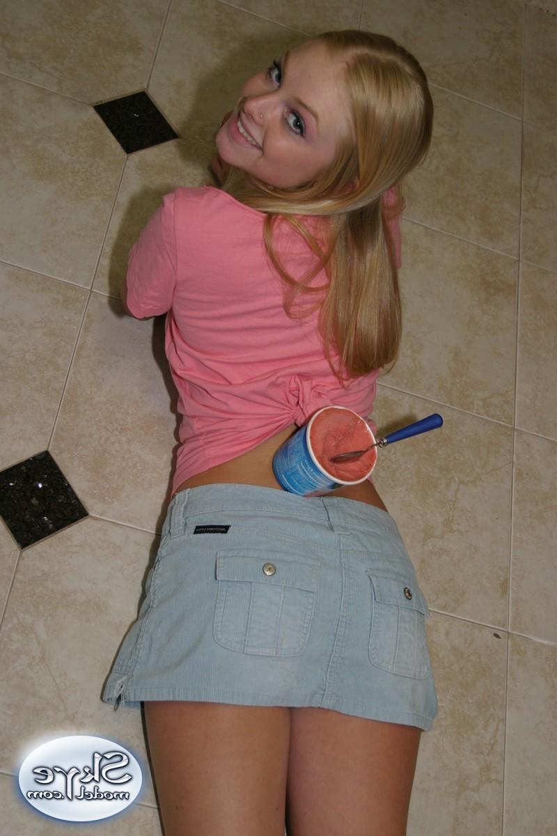 16P Blonde amateur teen eating ice cream
