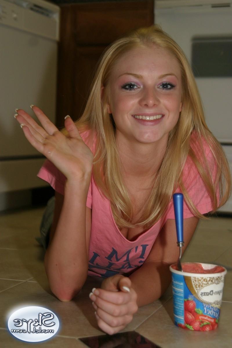 16P Blonde amateur teen eating ice cream