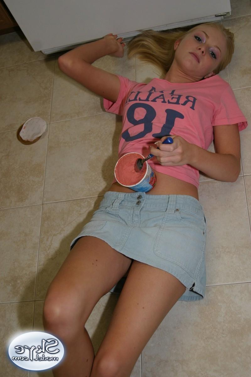 16P Blonde amateur teen eating ice cream
