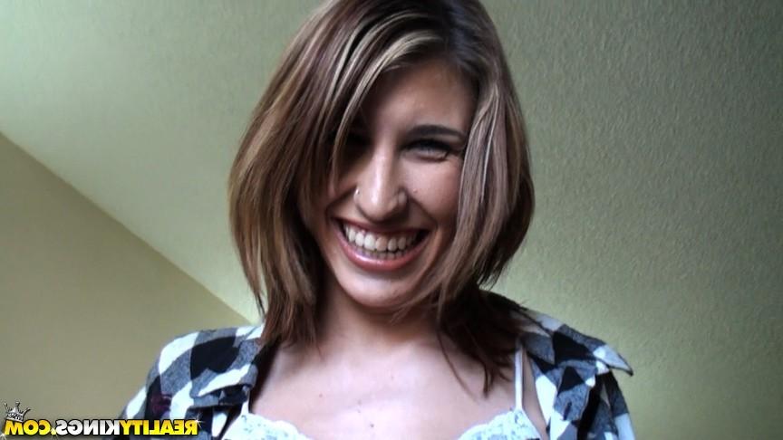 16P Hot latin chick sucks cock for some cash chick has huge ass big tits a a beutifu